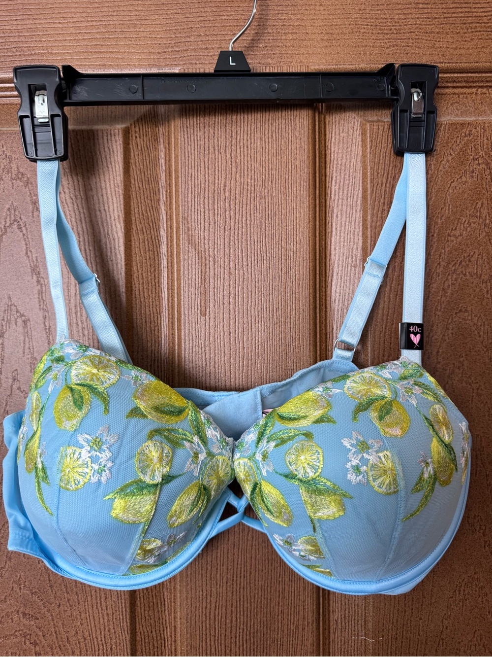 Victoria's Secret Light Blue Underwire Bra-Yellow & Green Lemon Embroidery. NWT
